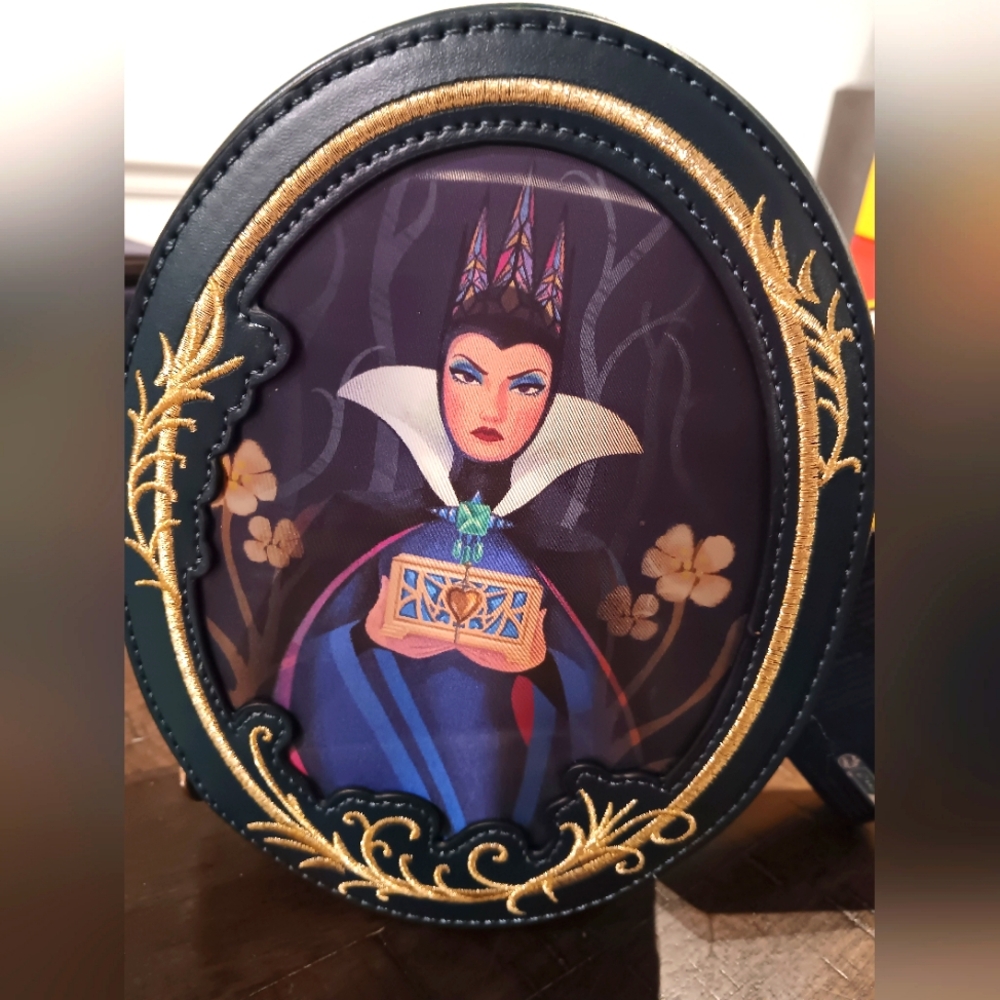 Disney Evil Queen And Snow White Bag Magic Mirror Oval With Gold Embroidery New